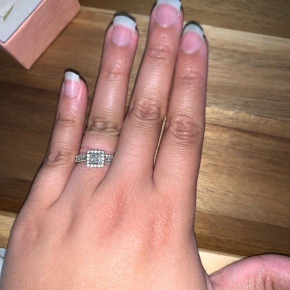 Engagement ring - Picture 5 of 8